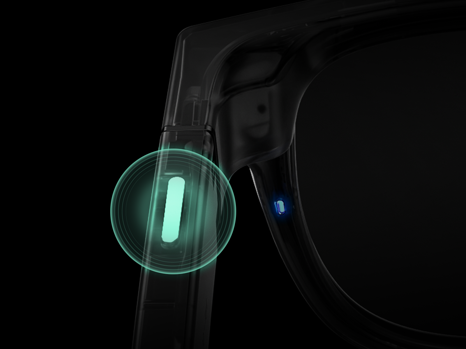 Memory-catch button behind the Lumy hinge